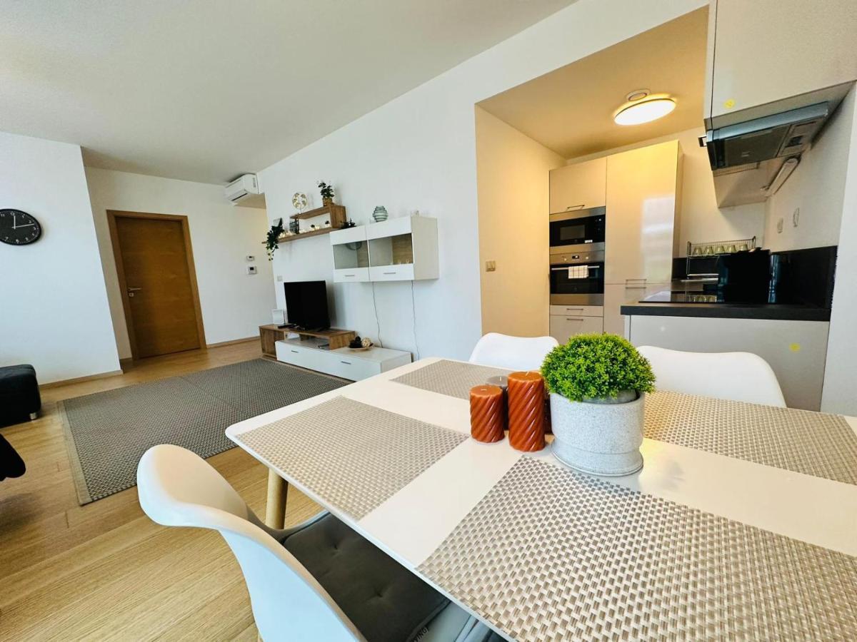 Apartments05 In New Building With Free Parking Panorama City - Amazing View Close To Old Town Bratislava Exterior photo